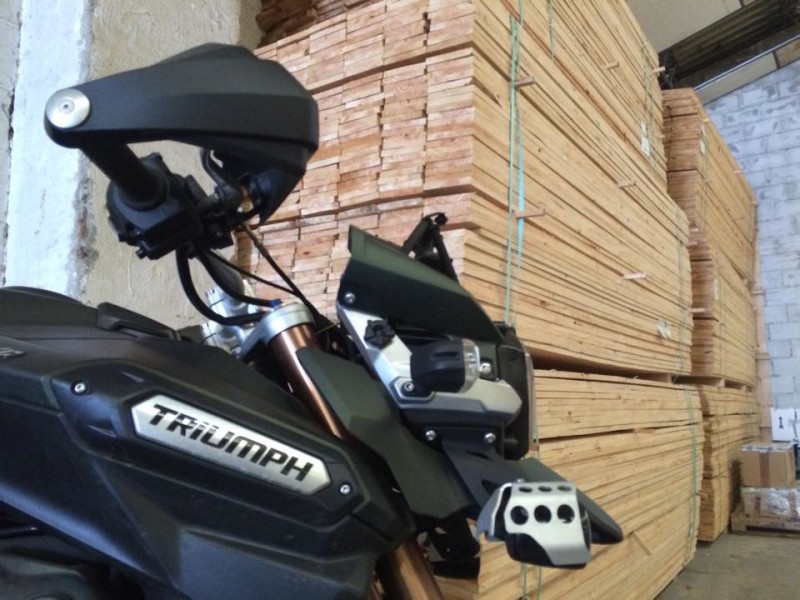 Esta preciosa Triumph Tiger se ha ido a conocer Perú. Buen viaje. Esperamos que todo salga bien.